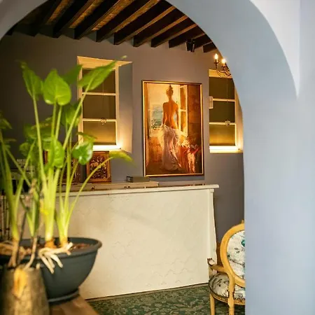 Madama Hotel