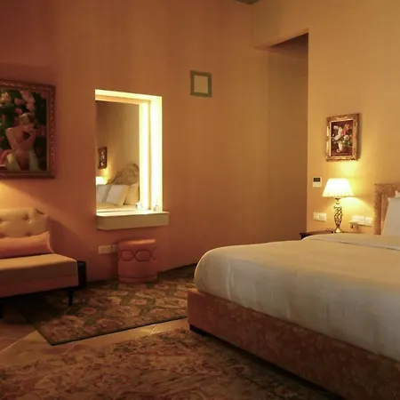 Madama Hotel