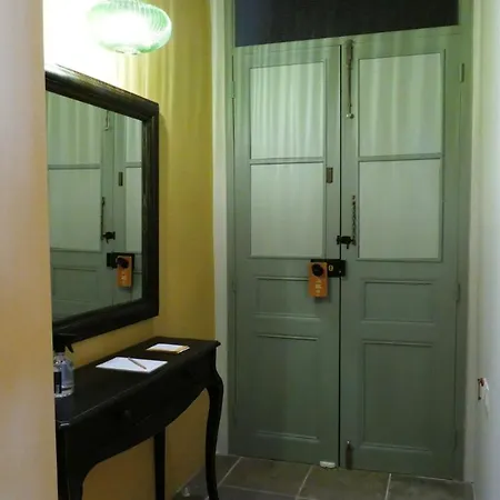 Madama 5* Nikósie